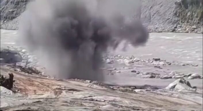 बरदाङमा भेटियो बम, सेनाले लगायो ठेगाना