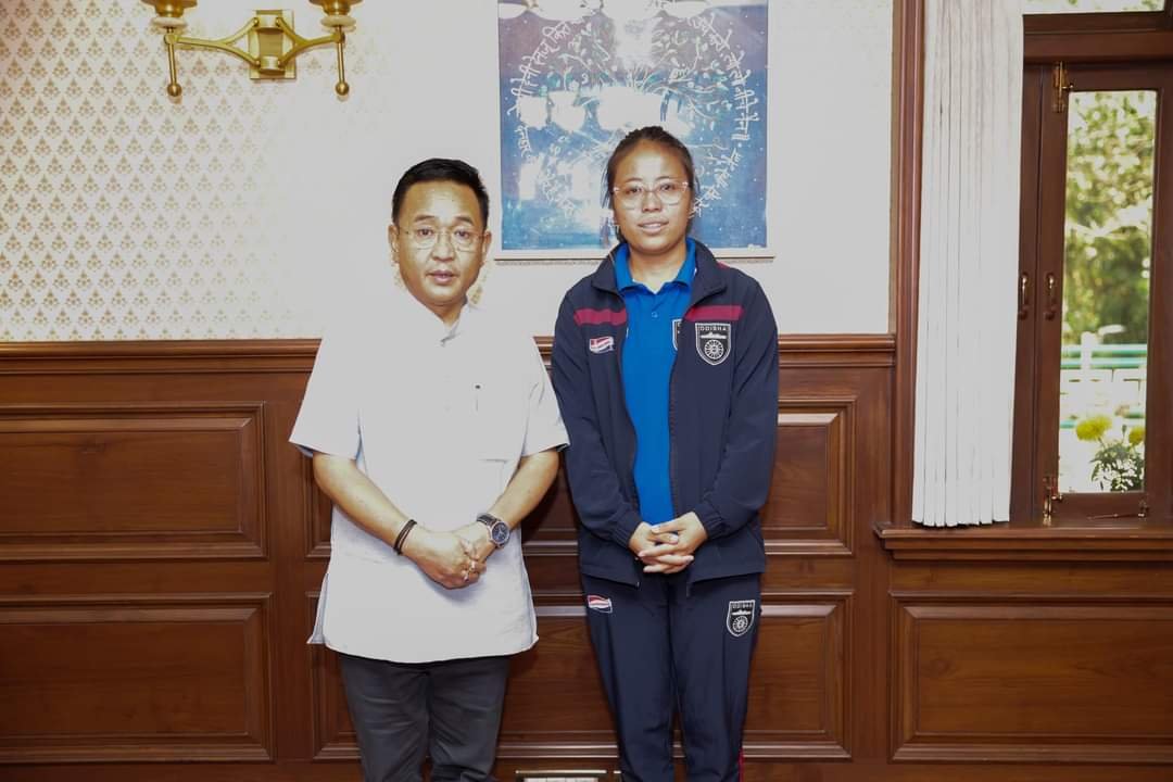 मुख्यमन्त्रीले दिए महिला फुटबलर निमिता गुरुङलाई शुभकामना