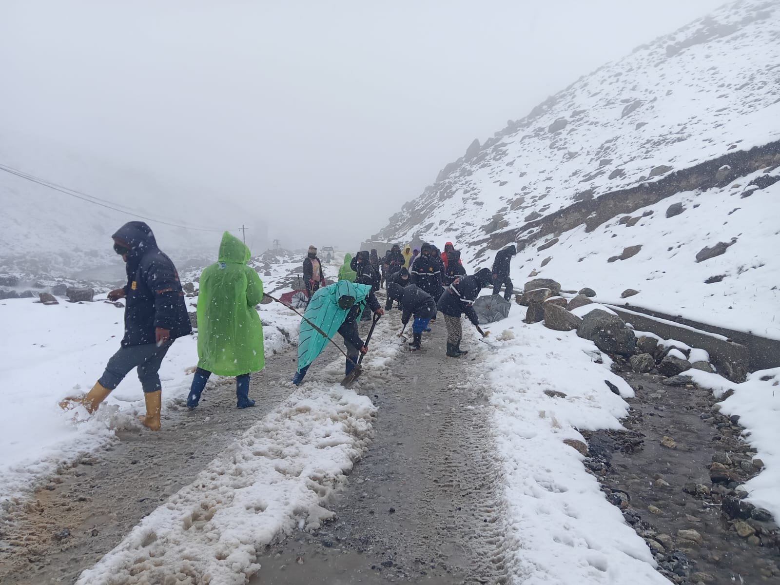 समय अघि नै उत्तर सिक्किममा हिमपात, बीआरओ सक्रिय