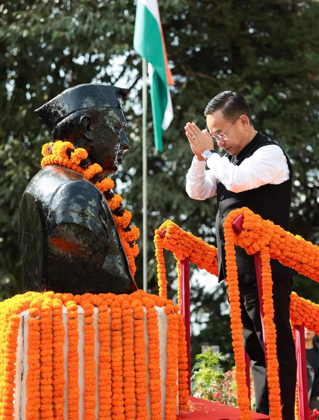 बाल दिवसको अवसरमा मुख्यमन्त्री पीएस गोलेले दिए पूर्व प्रधानमन्त्री जवाहरलाल नेहरूलाई श्रद्धाञ्जलि