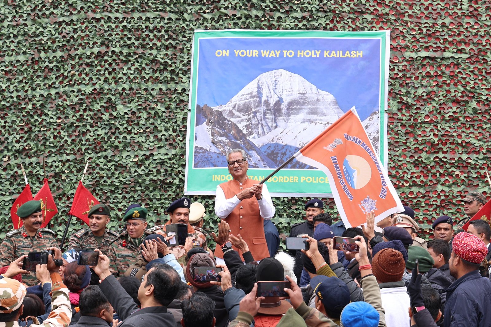 नाथुलाबाट कैलाश मानसरोवर यात्राको पहिलो टोली चीन प्रवेश