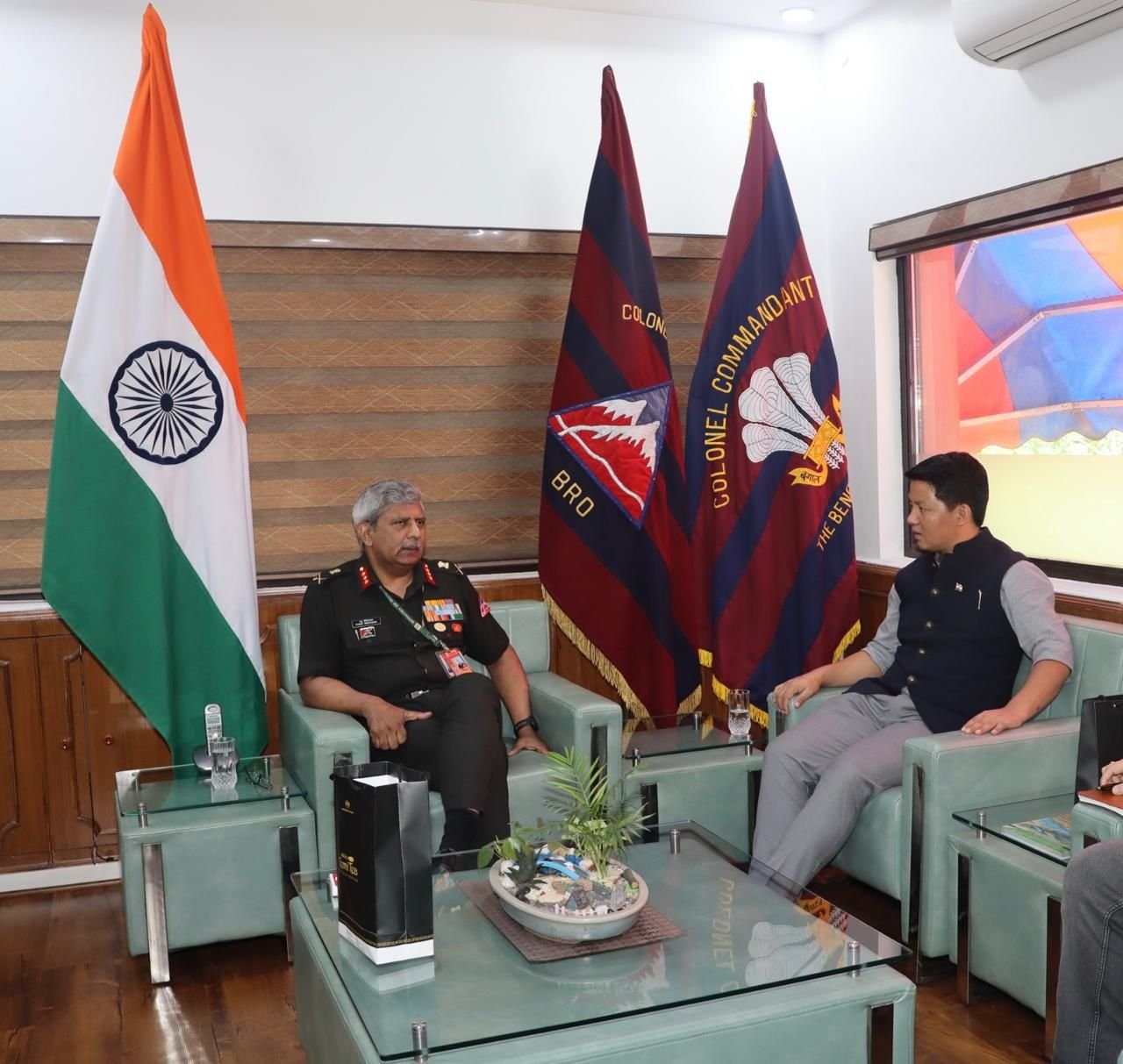 सिक्किमका लोकसभा सांसदद्वारा बीआरओ महानिर्देशकसँग सडक पूर्वाधारबारे भेटवार्ता