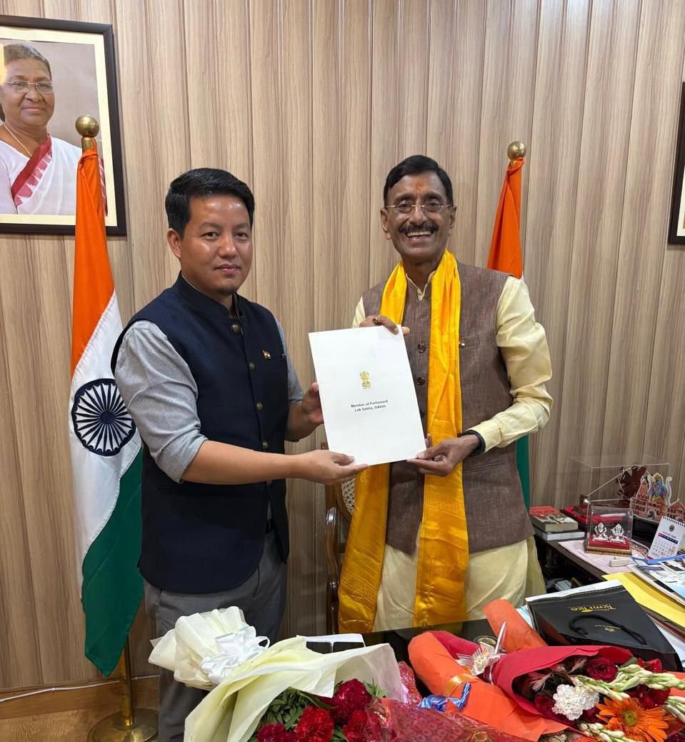 सांसद सुब्बाद्वारा उत्तर सिक्किम राजमार्ग निर्माण तीव्र गर्न रक्षा राज्य मन्त्रीलाई आग्रह